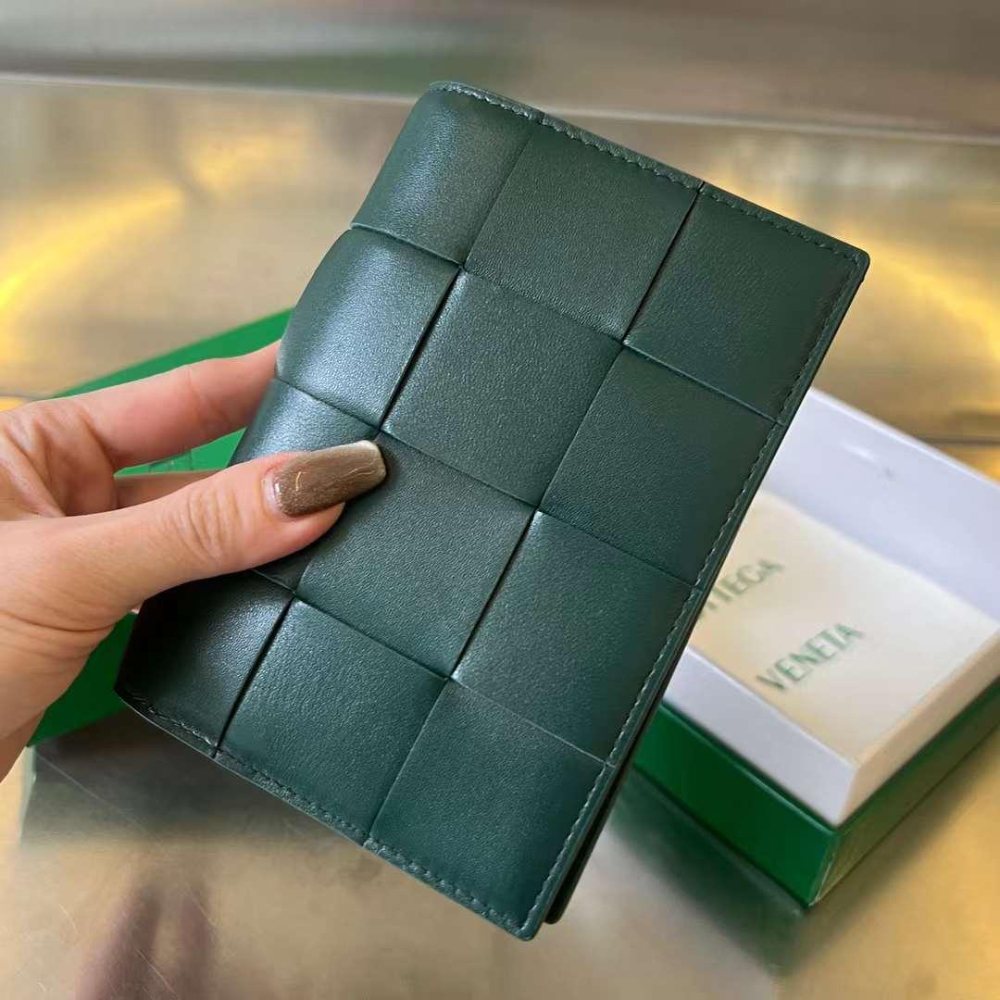 보테가 베네타 Cassette Passport Case