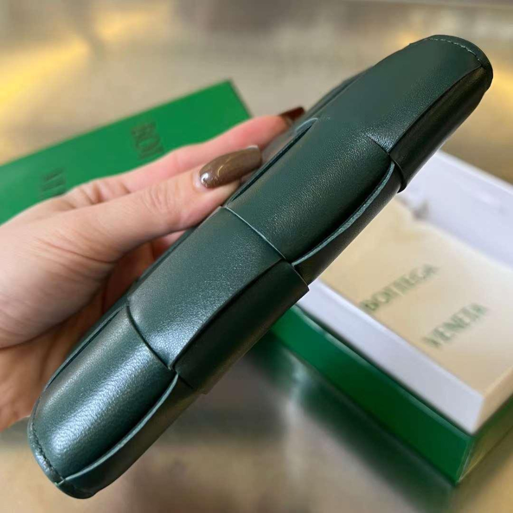 보테가 베네타 Cassette Passport Case