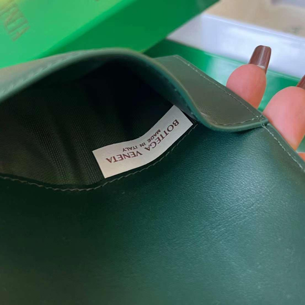 보테가 베네타 Cassette Passport Case