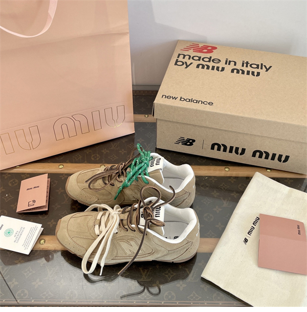 뉴발란스 x 미우미우 530 SL 스니커즈