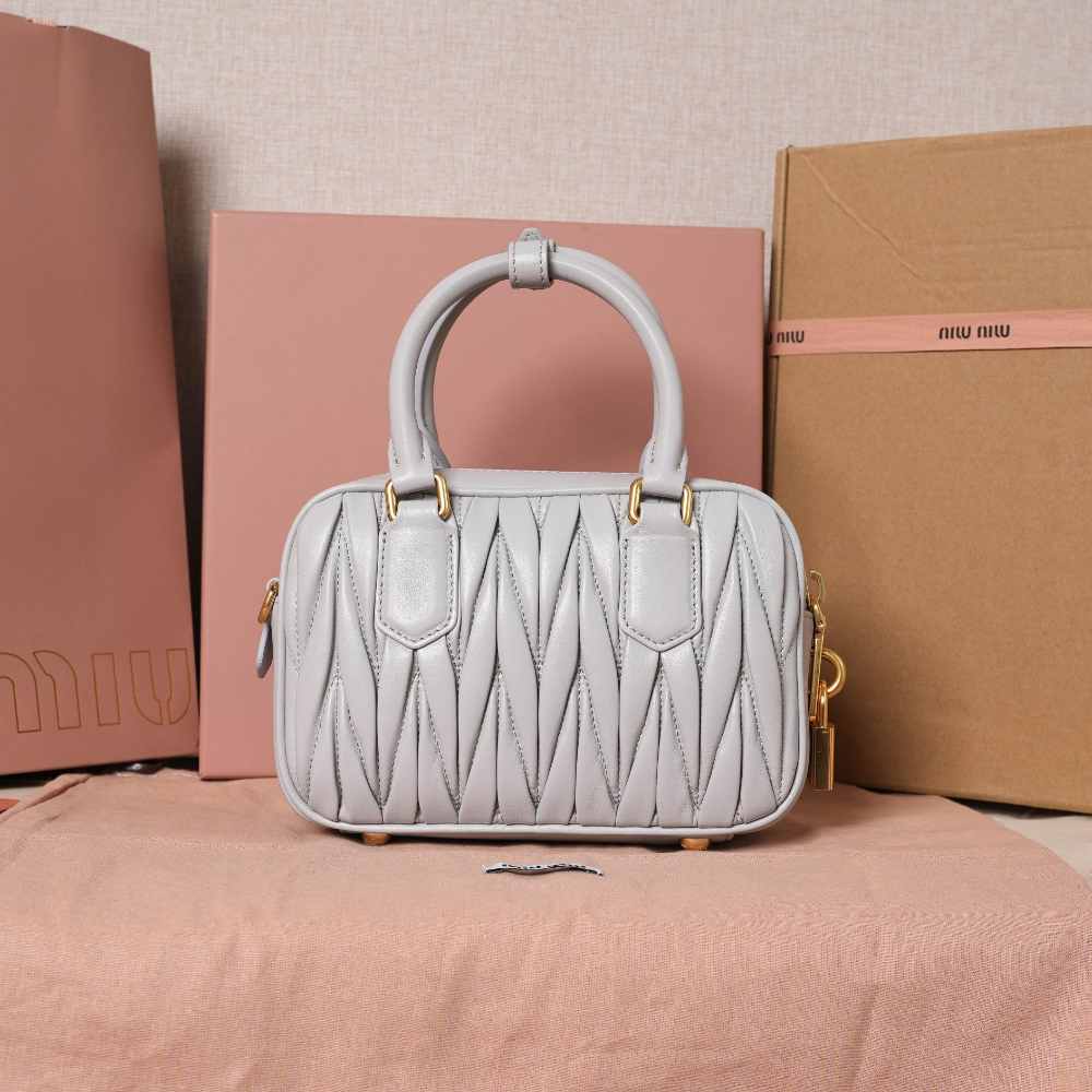 미우미우 Matelasse Nappa Leather