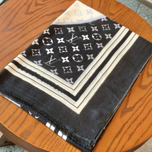 루이비통 모노그램 체크 캐시미어 스카프 블랙 화이트