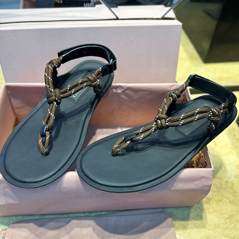 미우미우 Riviere 가죽 샌들