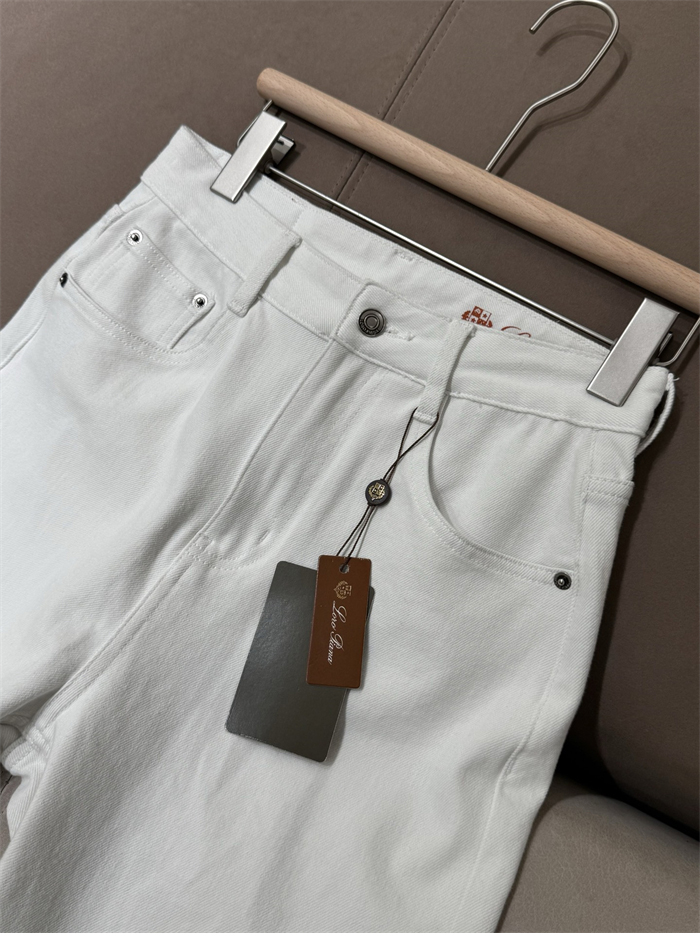 로로피아나 화이트 데님 배기 팬츠