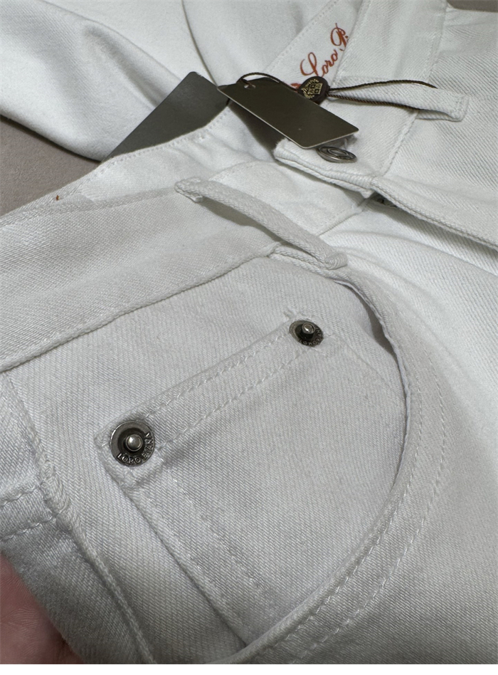 로로피아나 화이트 데님 배기 팬츠