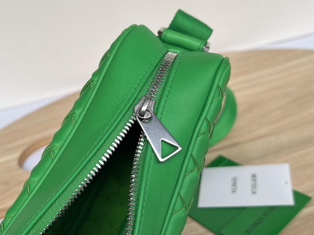 보테가 베네타 Camera