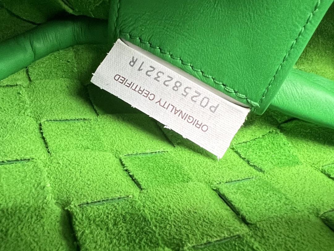 보테가 베네타 Camera