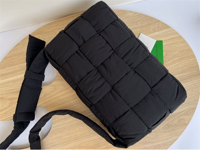 보테가 베네타 패디드 테크 카세트 백 “ 3COLOR ”