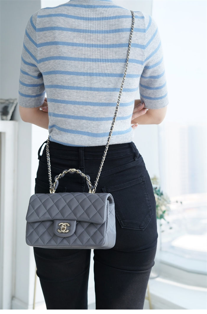 샤넬 23k 뉴미니 탑핸들 CC 클래식 플랩