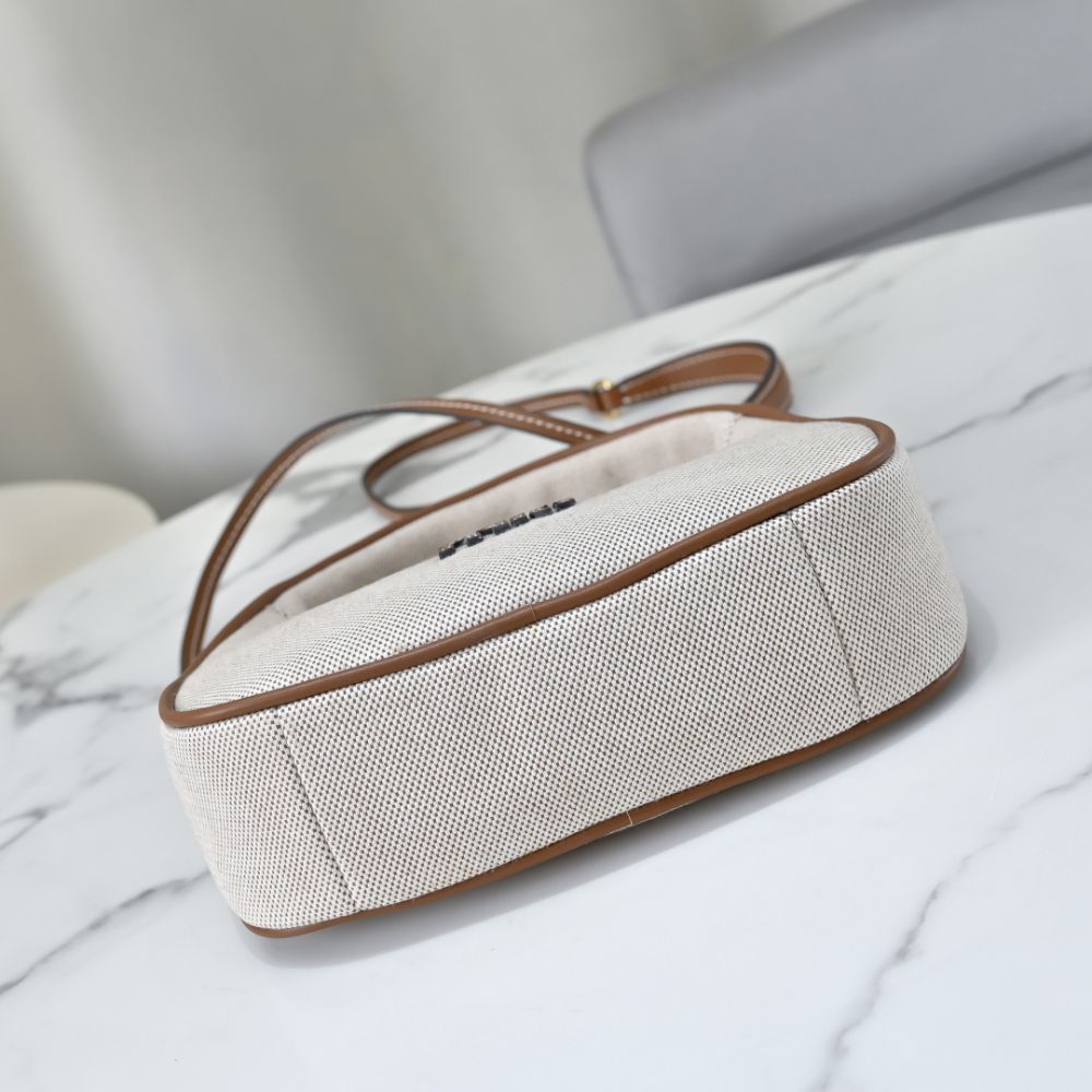 미우미우 Wander Canvas And Leather