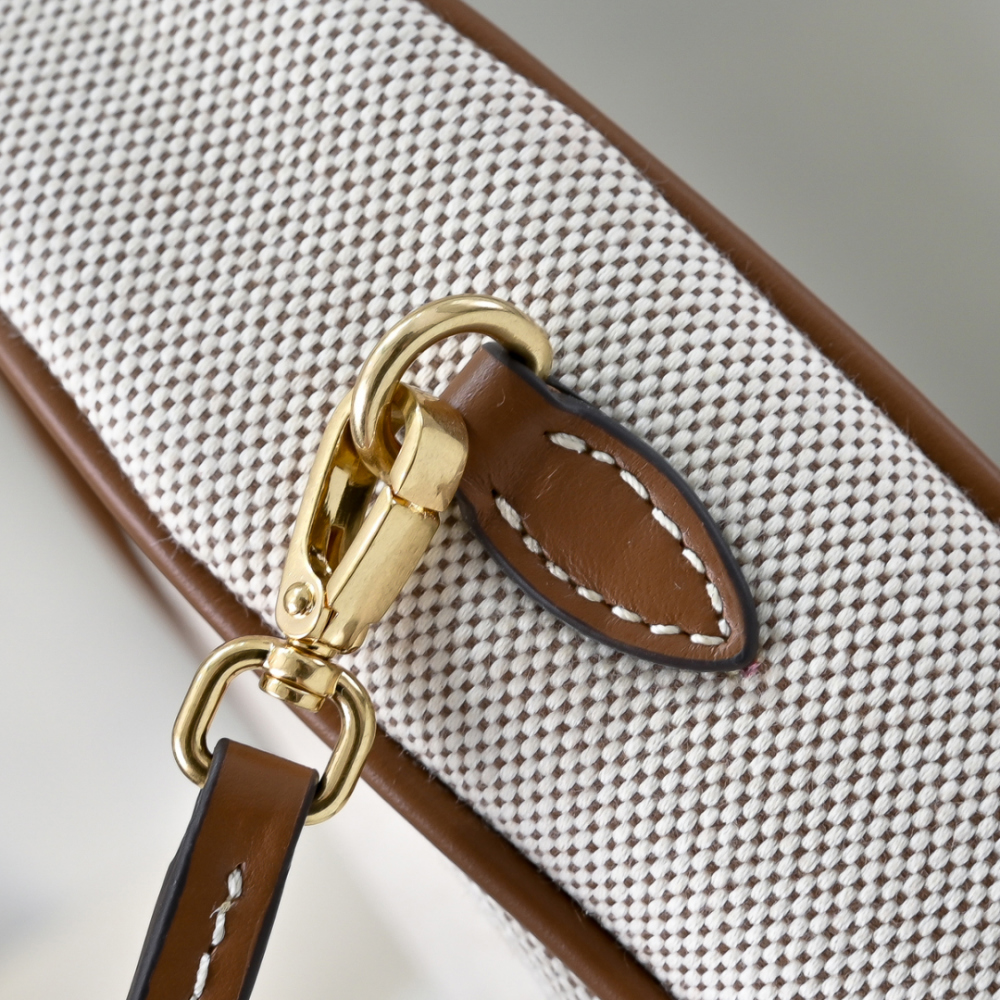 미우미우 Wander Canvas And Leather