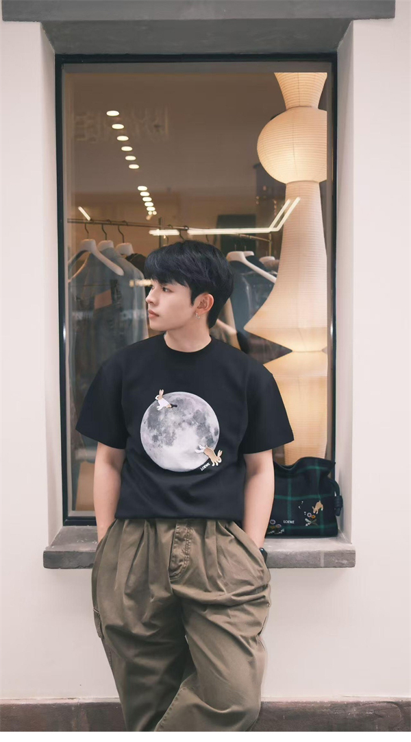 로에베 x 수나 후지타 Bunny & Moon 반팔 티셔츠