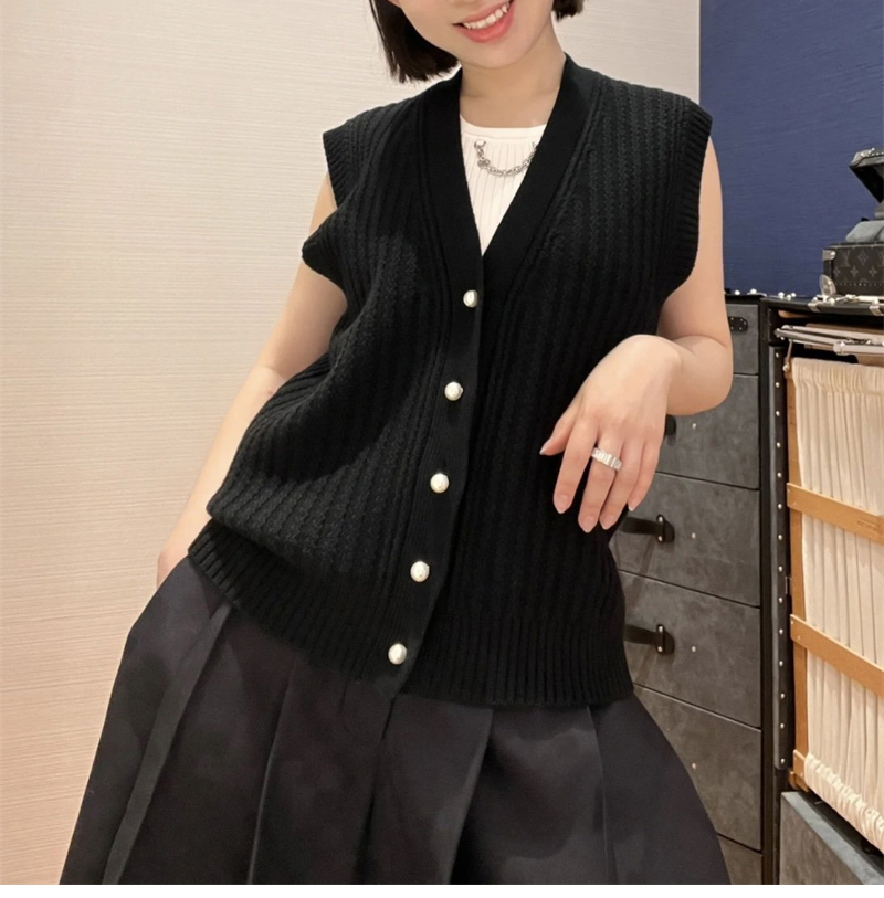 루이비통 블랙 V넥 니트 베스트