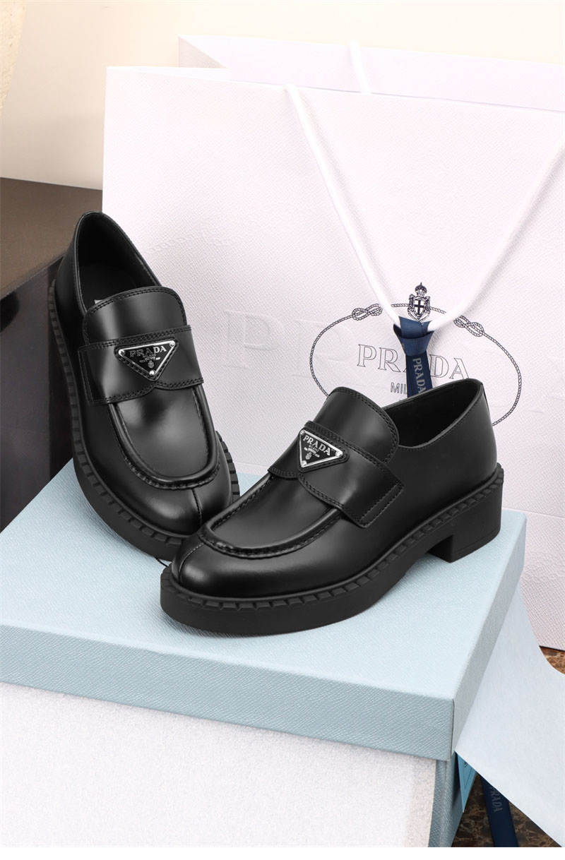 프라다 초콜릿 브러시드 레더 로퍼