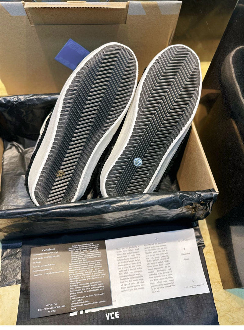 골든구스 슈퍼스타 글리터 시어링 로우탑 스니커즈