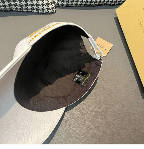 버버리 TB 모노그램 볼캡