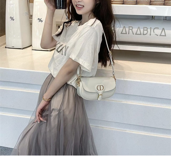 디올 바비 이스트-웨스트 숄더백 라떼 복스