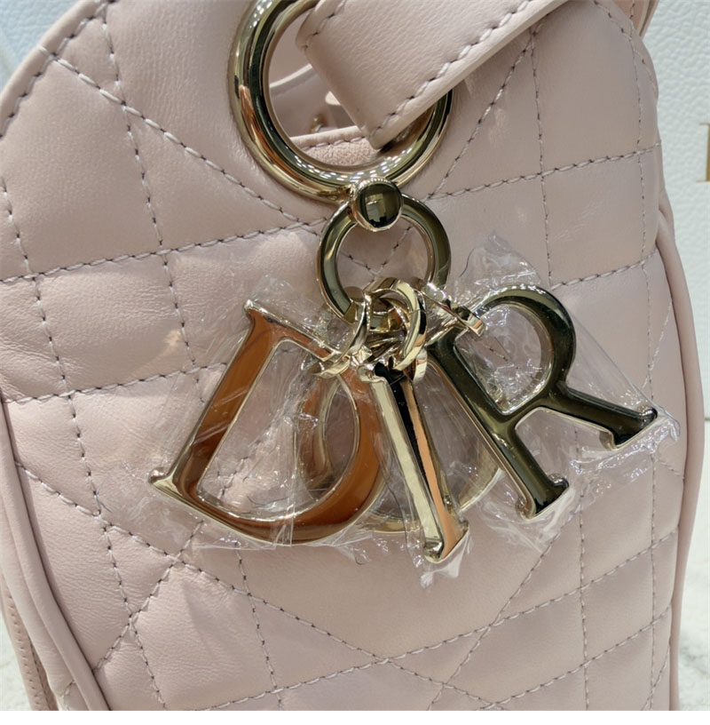 디올 D-Major 스몰 백 파우더 핑크 매크로 까나쥬 램스킨