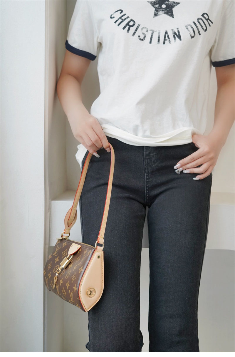 루이비통 포쉐트 티레트 백 M47123