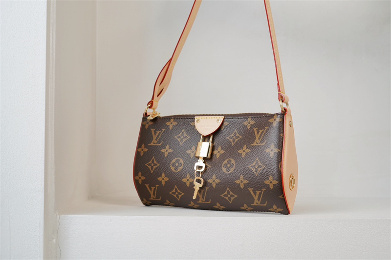 루이비통 포쉐트 티레트 백 M47123