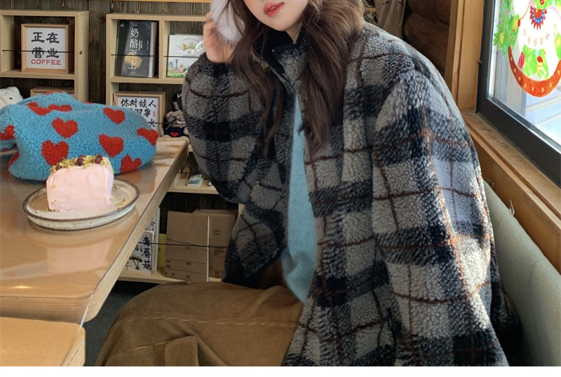 미우미우 체크 테디 집업 자켓