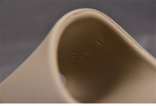 아디다스 이지 슬라이드 “PURE” Yeezy Slide GZ5554