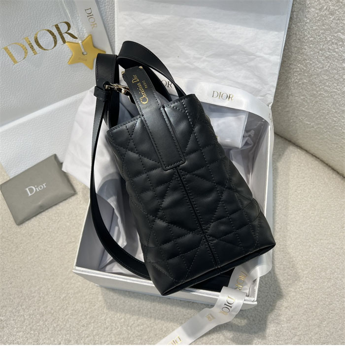 디올 뚜주흐 스몰 버티컬 토트백 블랙 매크로까나쥬