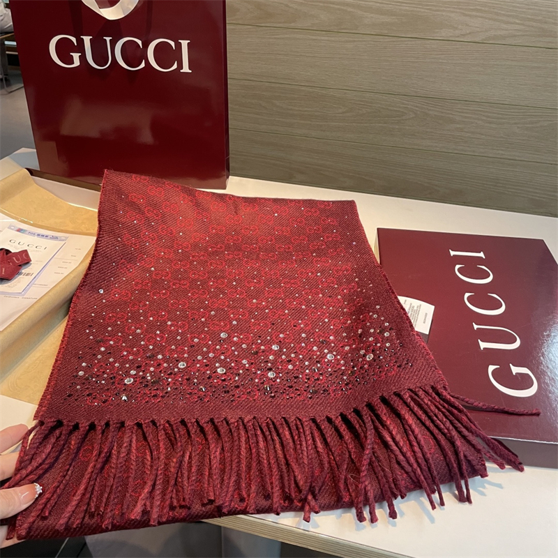 구찌 보르도 크리스털 장식 GG 울 스카프
