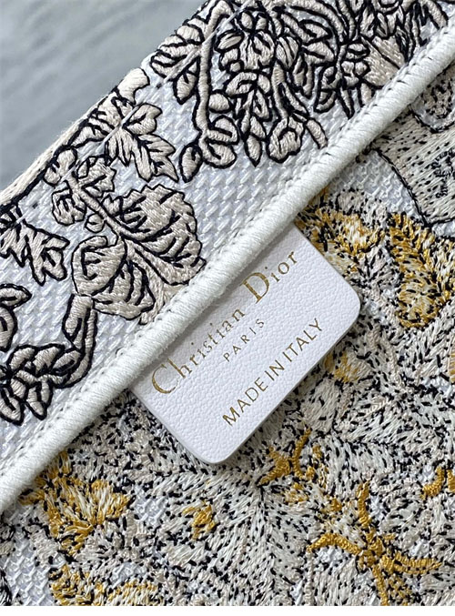 디올 북 토트백 미디엄 어라운드 더 월드 라떼 골드