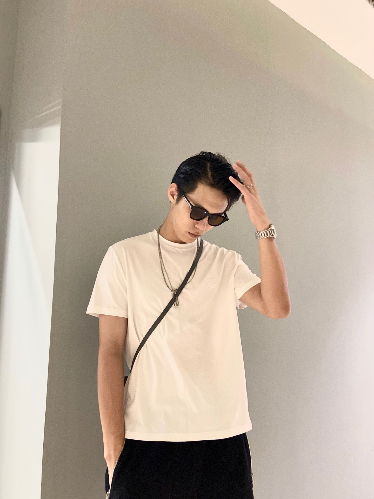 프라다 트라이앵글 자수 로고 반팔 티셔츠 “3COLOR”