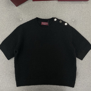구찌 울 부클레 인터로킹 G 버튼 반팔 니트 스웨터