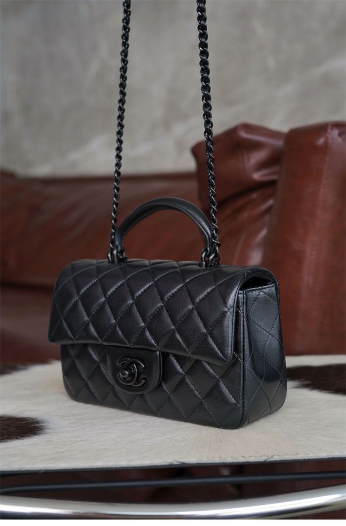 샤넬 뉴미니 CF 탑핸들 쏘블랙