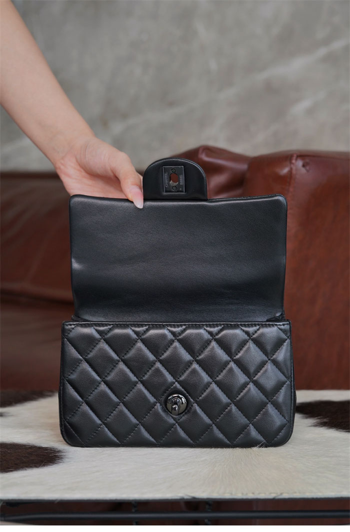 샤넬 뉴미니 CF 탑핸들 쏘블랙