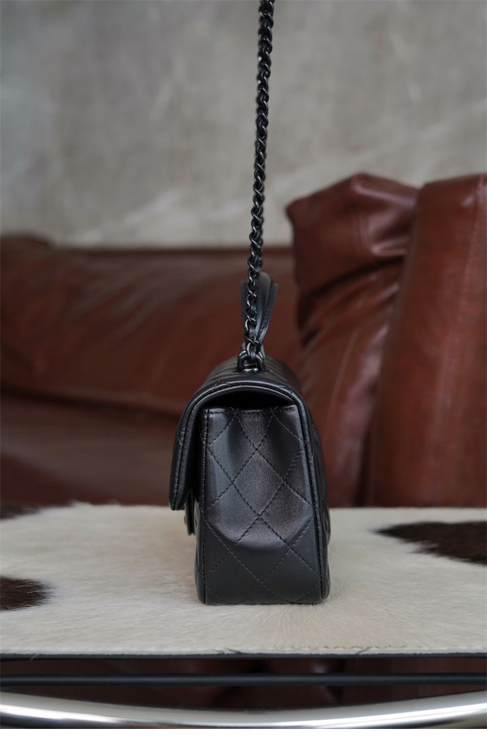 샤넬 뉴미니 CF 탑핸들 쏘블랙