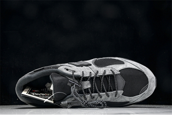 뉴발란스 2002R JJJ자운드 고어텍스 스니커즈