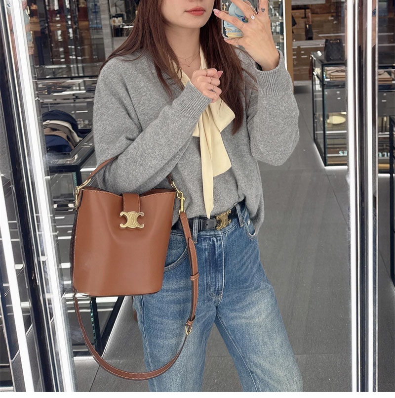 셀린느 루이즈 스몰 숄더백 소프트 카프스킨 119713