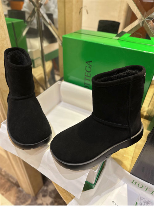 보테가베네타 스냅 앵클 시어링 어그 부츠