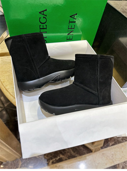 보테가베네타 스냅 앵클 시어링 어그 부츠