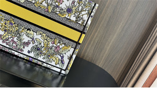 디올 북 토트백 미디엄 샤돈 라떼 옐로우 멀티