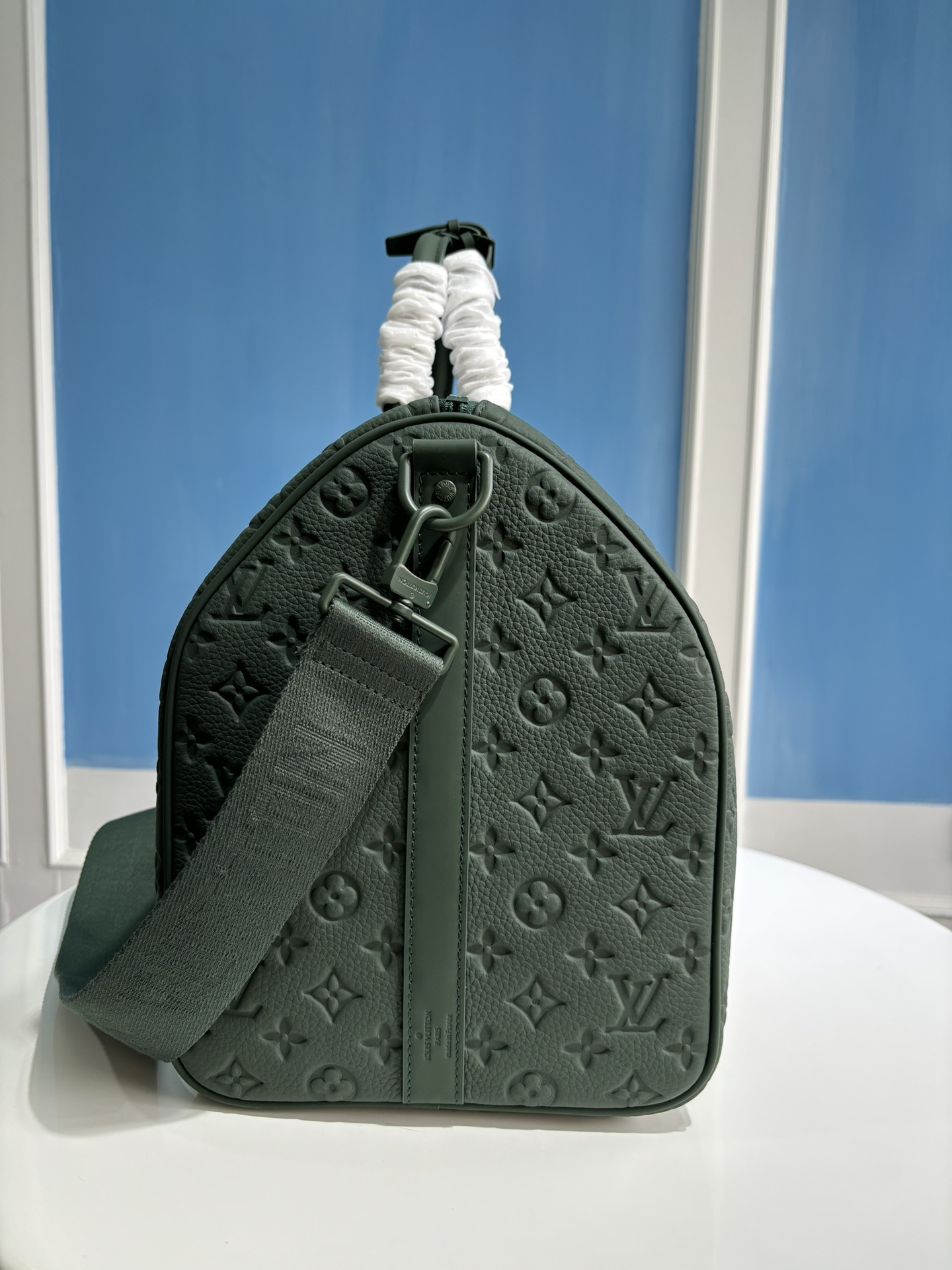 루이비통 토뤼옹 모노그램 패턴 키풀 반둘리에 50 트래블백