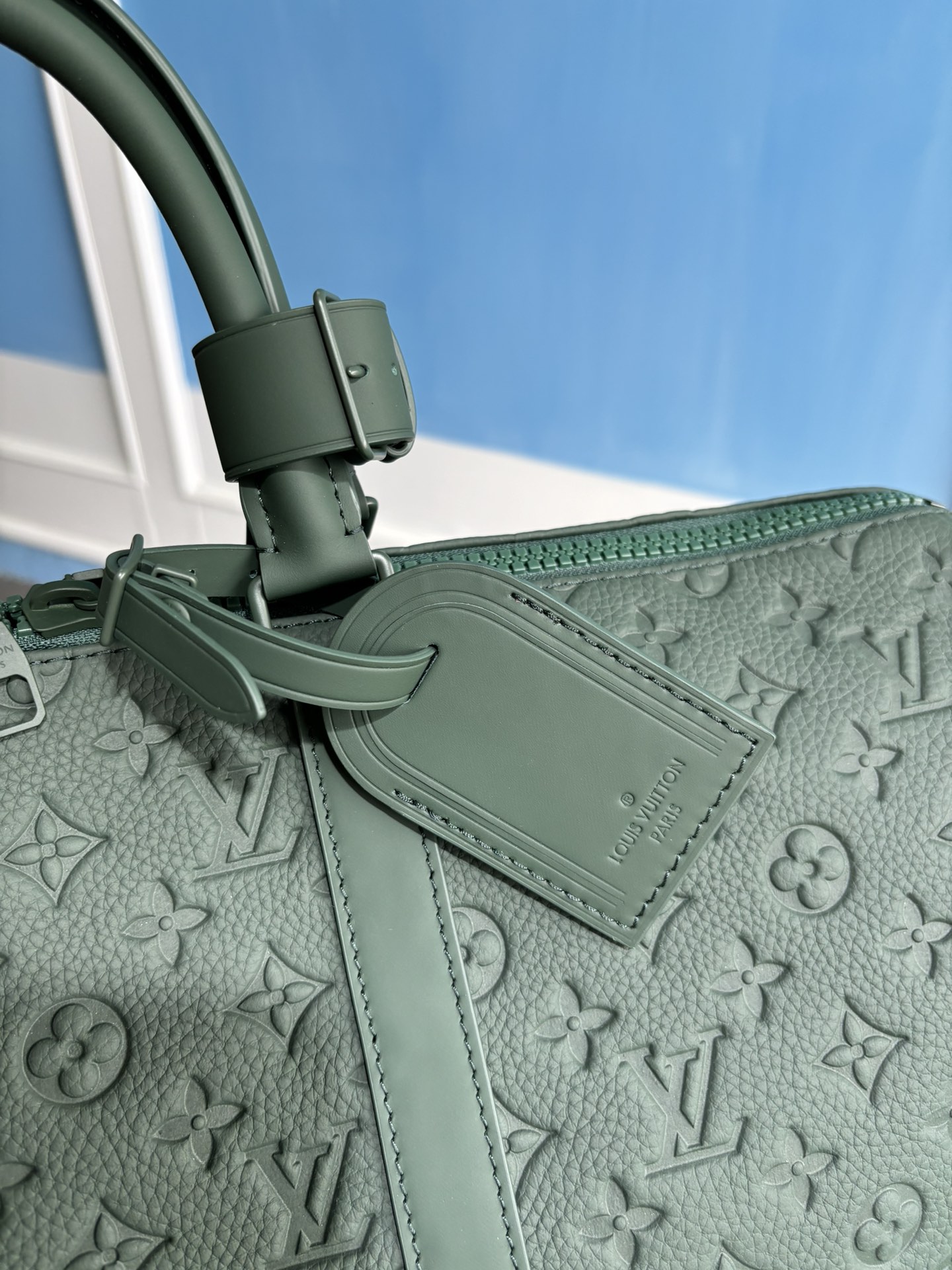 루이비통 토뤼옹 모노그램 패턴 키풀 반둘리에 50 트래블백