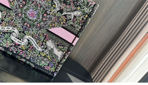 디올 북 토트백 어라운드 더 월드 블랙 멀티