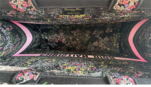 디올 북 토트백 어라운드 더 월드 블랙 멀티