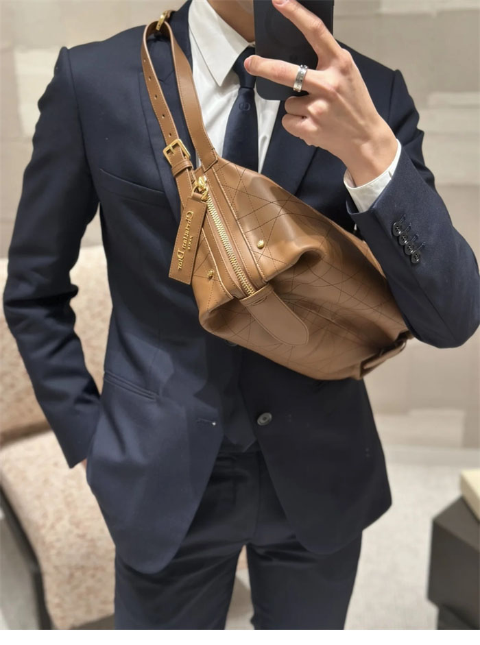 디올 D-Journey 디저니 스몰 백 카멜 매크로 까나쥬