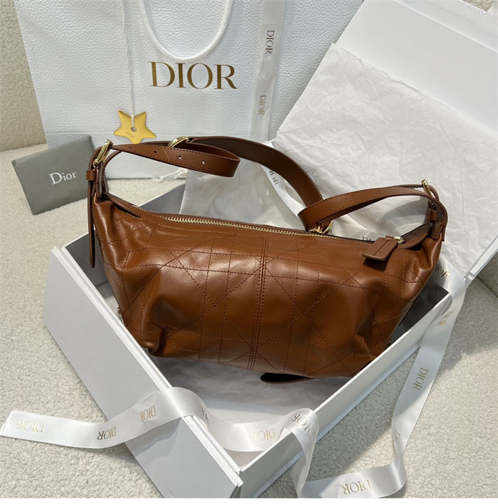 디올 D-Journey 디저니 스몰 백 카멜 매크로 까나쥬