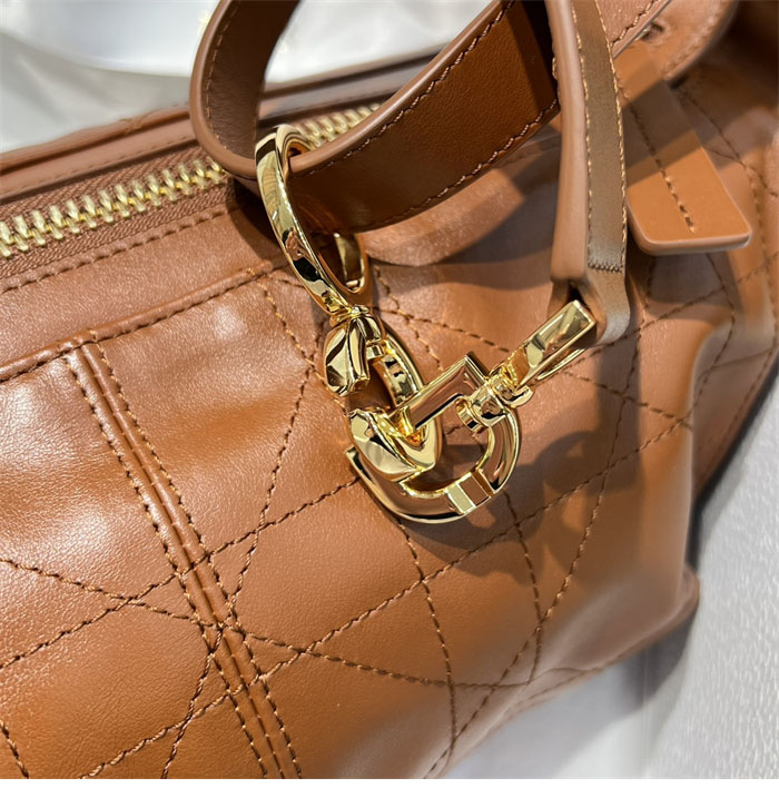 디올 D-Journey 디저니 스몰 백 카멜 매크로 까나쥬