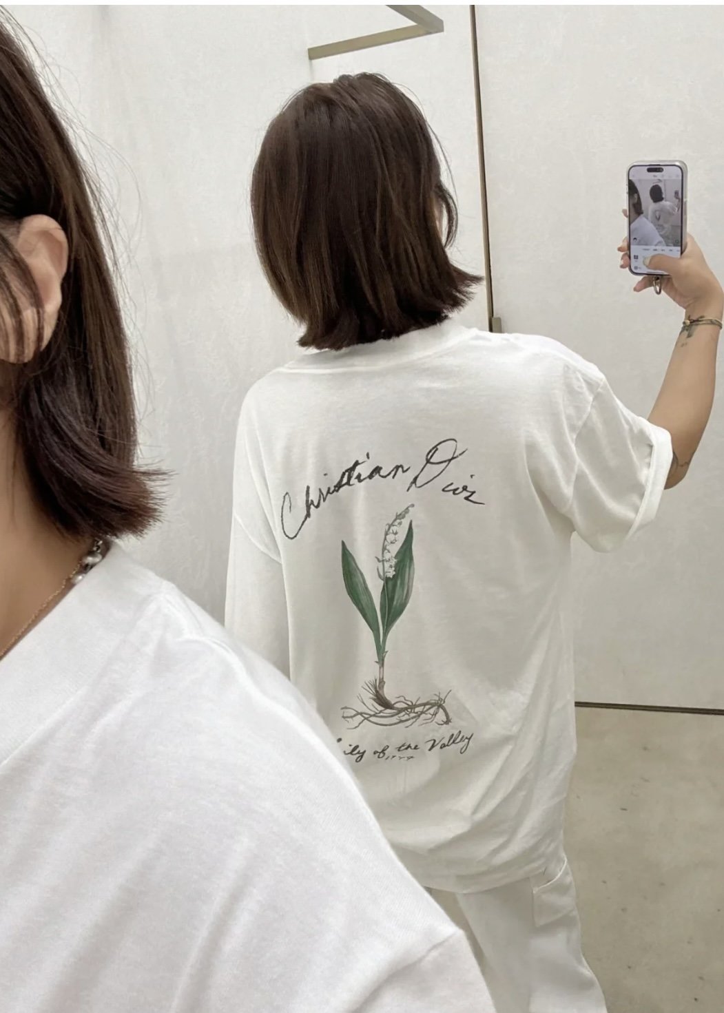 디올 핸드라이팅 은방울꽃 캐주얼 핏 반팔 티셔츠