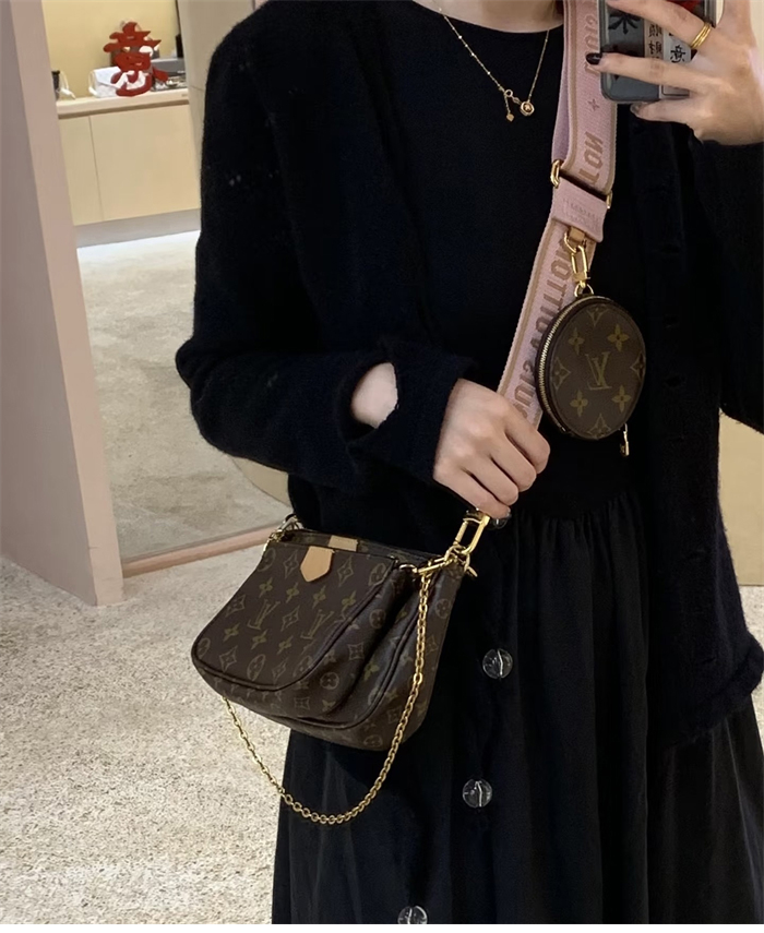 루이비통 멀티 포쉐트 악세수아 모노그램 M44840