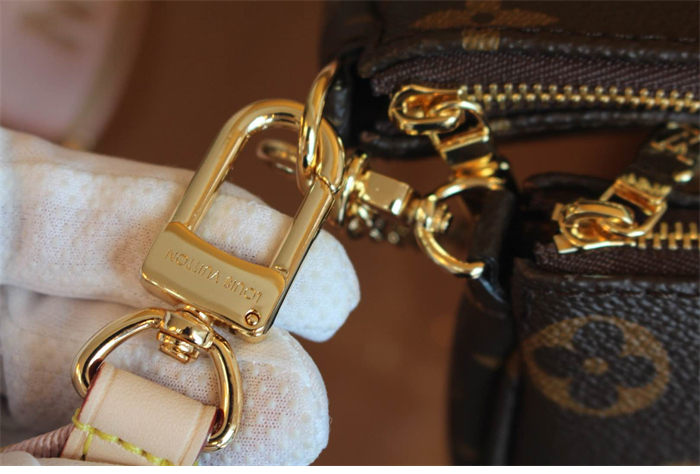 루이비통 멀티 포쉐트 악세수아 모노그램 M44840