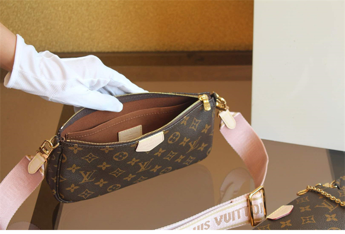 루이비통 멀티 포쉐트 악세수아 모노그램 M44840